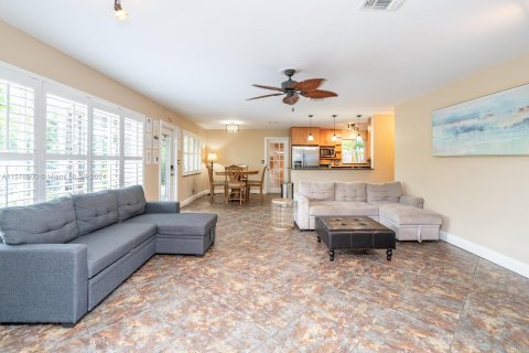 Casa en venta en Wilton Manors, Florida, 3 dormitorios, 144.56 m2 № 1146754 - foto 25