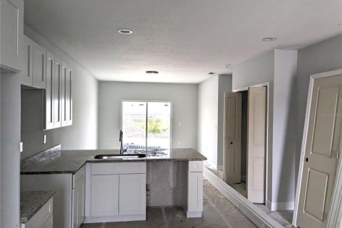 Immobilier commercial à vendre à Englewood, Floride: 215.9 m2 № 797276 - photo 3