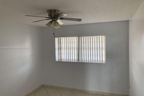 Condo in Miami, Florida, 2 bedrooms  № 1188963 - photo 5