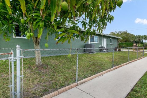 House in Sunrise, Florida 3 bedrooms, 151.34 sq.m. № 1147563 - photo 22