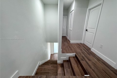 Casa en venta en El Portal, Florida, 4 dormitorios, 198.07 m2 № 1141111 - foto 29