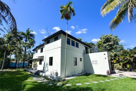 House in El Portal, Florida 4 bedrooms, 198.07 sq.m. № 1141111 - photo 5