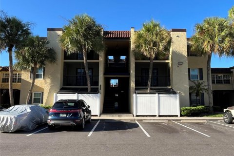 Condo in Tampa, Florida, 1 bedroom  № 1253677 - photo 1