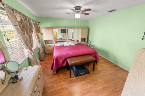 House in Dania Beach, Florida 3 bedrooms, 137.68 sq.m. № 1233057 - photo 21