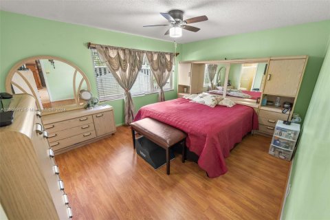 House in Dania Beach, Florida 3 bedrooms, 137.68 sq.m. № 1233057 - photo 20