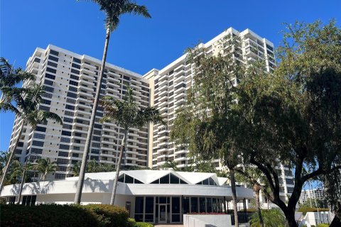 Condo in Hallandale Beach, Florida, 1 bedroom  № 1174991 - photo 10