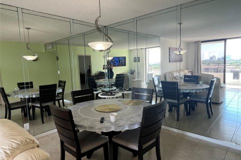 Condominio en venta en Hallandale Beach, Florida, 1 dormitorio, 105.91 m2 № 1174991 - foto 6