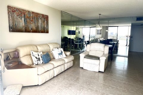 Copropriété à vendre à Hallandale Beach, Floride: 1 chambre, 105.91 m2 № 1174991 - photo 7