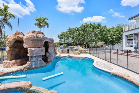 Casa en venta en Davie, Florida, 8 dormitorios, 591.14 m2 № 1175348 - foto 12