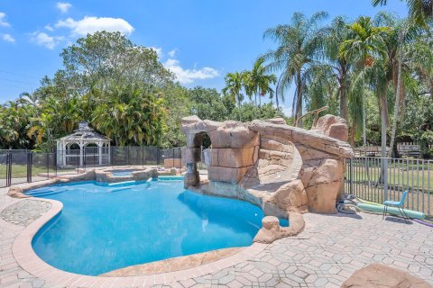 Casa en venta en Davie, Florida, 8 dormitorios, 591.14 m2 № 1175348 - foto 11