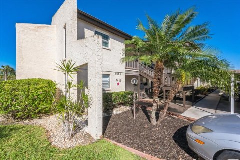 Condominio en venta en New Port Richey, Florida, 1 dormitorio, 68 m2 № 1111781 - foto 1