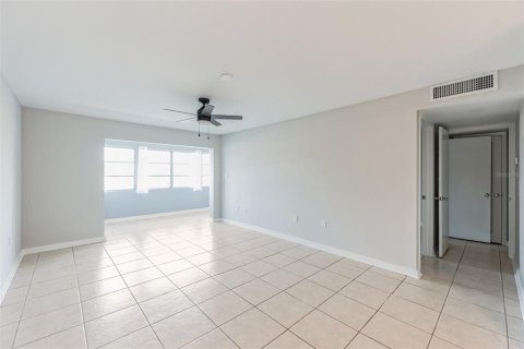 Copropriété à vendre à New Port Richey, Floride: 1 chambre, 68 m2 № 1111781 - photo 19