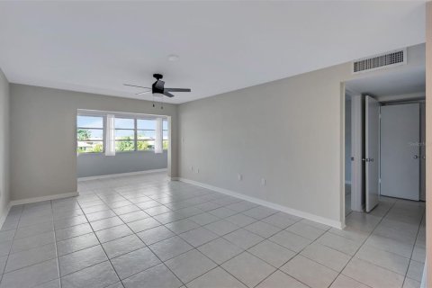 Copropriété à vendre à New Port Richey, Floride: 1 chambre, 68 m2 № 1111781 - photo 15