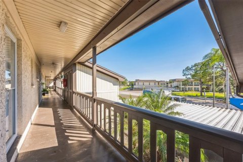 Condo in New Port Richey, Florida, 1 bedroom  № 1111781 - photo 3