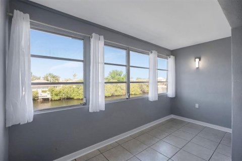 Copropriété à vendre à New Port Richey, Floride: 1 chambre, 68 m2 № 1111781 - photo 27