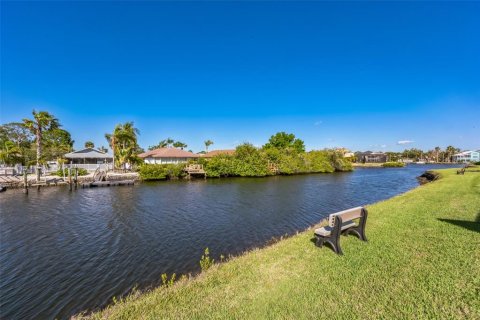 Copropriété à vendre à New Port Richey, Floride: 1 chambre, 68 m2 № 1111781 - photo 28