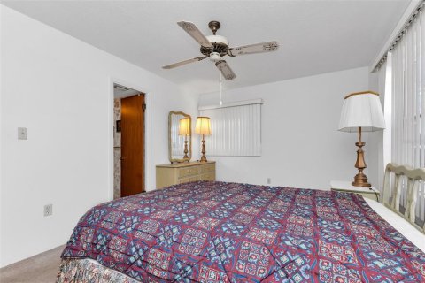 Condo in Port Charlotte, Florida, 2 bedrooms  № 916245 - photo 25