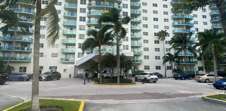 Condo in Sunny Isles Beach, Florida, 1 bedroom  № 1421760