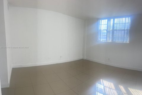 Condo in Sunny Isles Beach, Florida, 1 bedroom  № 1421760 - photo 8