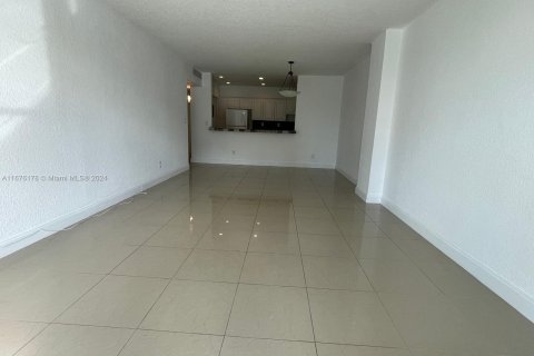 Condo in Sunny Isles Beach, Florida, 1 bedroom  № 1421760 - photo 3