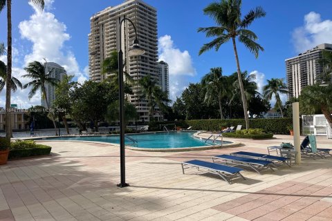 Condo in Sunny Isles Beach, Florida, 1 bedroom  № 1421760 - photo 18