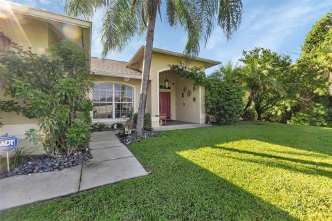 Villa ou maison à vendre à North Port, Floride: 3 chambres, 181.35 m2 № 1343918 - photo 3