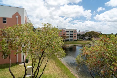 Condo in Sunrise, Florida, 2 bedrooms  № 1316082 - photo 17