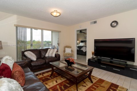 Condo in Sunrise, Florida, 2 bedrooms  № 1316082 - photo 9