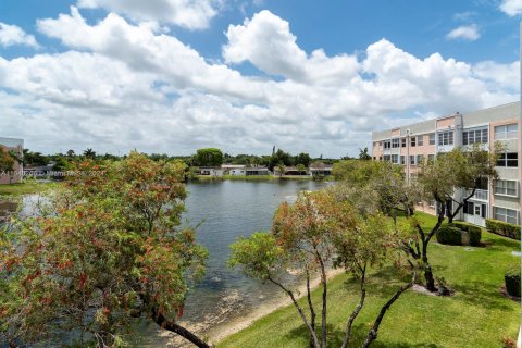 Condo in Sunrise, Florida, 2 bedrooms  № 1316082 - photo 4