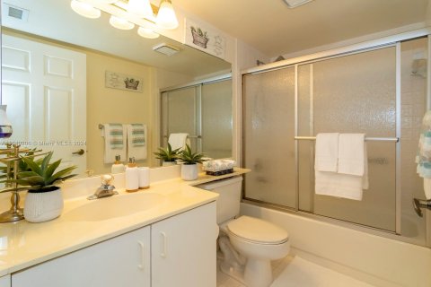 Condo in Sunrise, Florida, 2 bedrooms  № 1316082 - photo 14