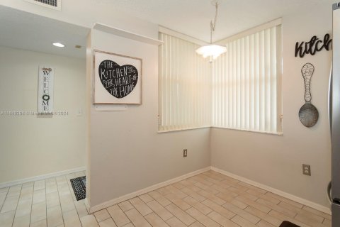 Condo in Sunrise, Florida, 2 bedrooms  № 1316082 - photo 7