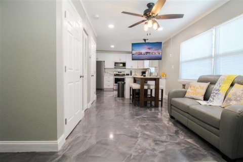 Condo in Sarasota, Florida, 2 bedrooms  № 1337960 - photo 10