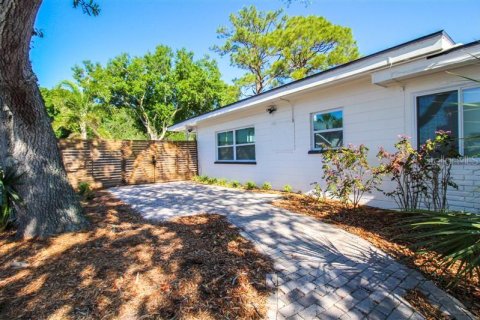 Copropriété à louer à Sarasota, Floride: 2 chambres, 133.04 m2 № 1337960 - photo 1