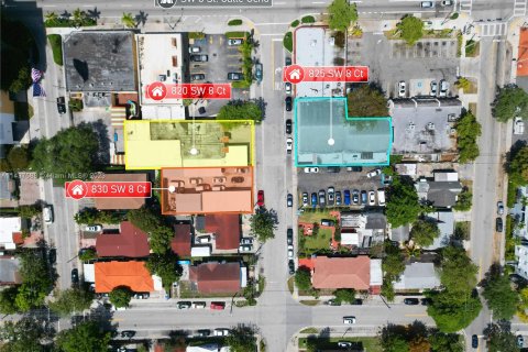 Commercial property in Miami, Florida № 672309 - photo 2