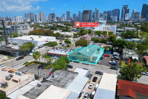 Commercial property in Miami, Florida № 672309 - photo 4