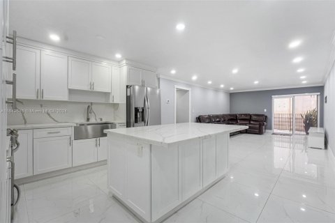 Condominio en venta en Hialeah, Florida, 3 dormitorios, 121.61 m2 № 1331830 - foto 3