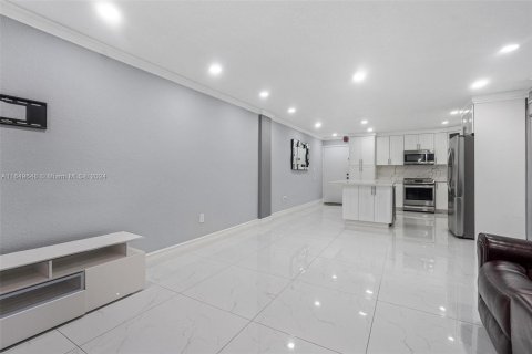 Condominio en venta en Hialeah, Florida, 3 dormitorios, 121.61 m2 № 1331830 - foto 30