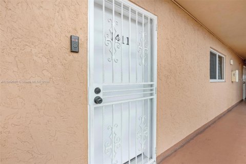 Condominio en venta en Hialeah, Florida, 3 dormitorios, 121.61 m2 № 1331830 - foto 2