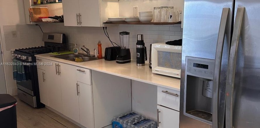 Condominio en Miami Beach, Florida, 1 dormitorio  № 1293385