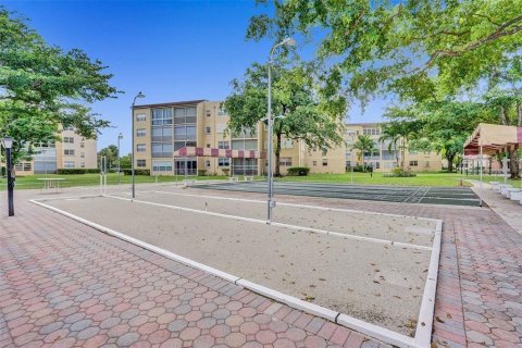 Condo in Lauderdale Lakes, Florida, 2 bedrooms  № 1154105 - photo 2