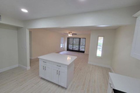 Condo in Palm City, Florida, 2 bedrooms  № 1221294 - photo 3