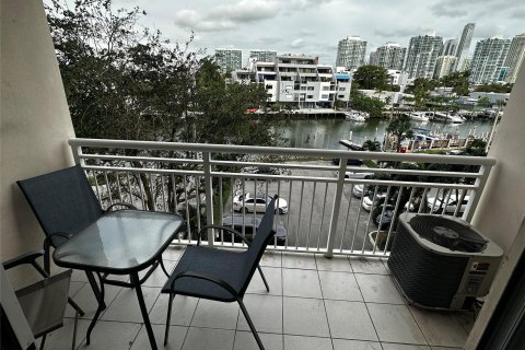 Condominio en venta en Sunny Isles Beach, Florida, 1 dormitorio, 66.89 m2 № 949900 - foto 9