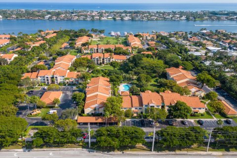 Condo in Hypoluxo, Florida, 2 bedrooms  № 949902 - photo 11