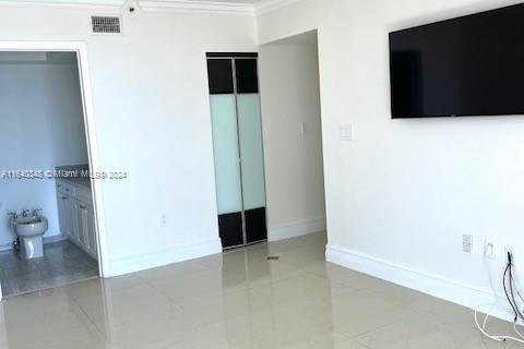 Condo in Miami Beach, Florida, 2 bedrooms  № 1316192 - photo 9