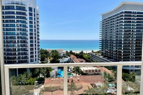 Condo in Miami Beach, Florida, 2 bedrooms  № 1316192 - photo 2