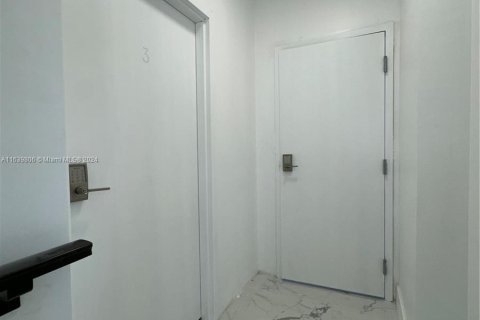 Immobilier commercial à vendre à Miami, Floride: 374.02 m2 № 1316151 - photo 25