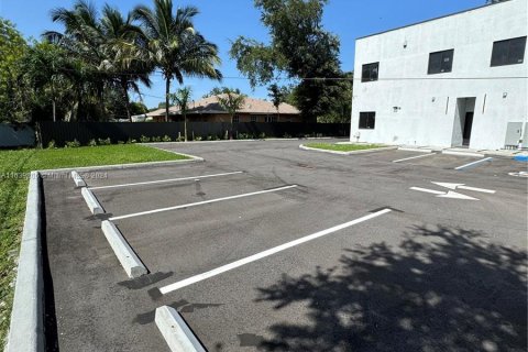 Propiedad comercial en venta en Miami, Florida, 374.02 m2 № 1316151 - foto 8