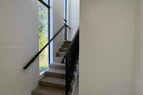 Immobilier commercial à vendre à Miami, Floride: 374.02 m2 № 1316151 - photo 28