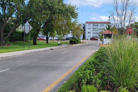 Condo in Lauderdale Lakes, Florida, 2 bedrooms  № 1146007 - photo 2