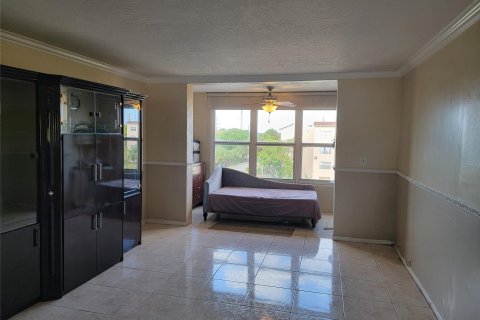 Condo in Lauderdale Lakes, Florida, 2 bedrooms  № 1146007 - photo 8